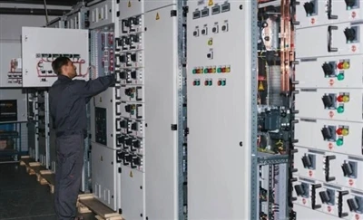 Aus welchen Komponenten besteht eine Schaltanlage?